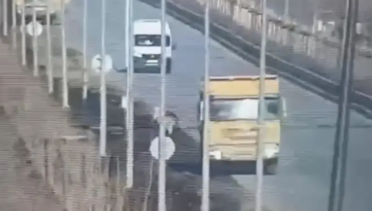 В Астане водителя лишили прав за неправильное использование тряпки