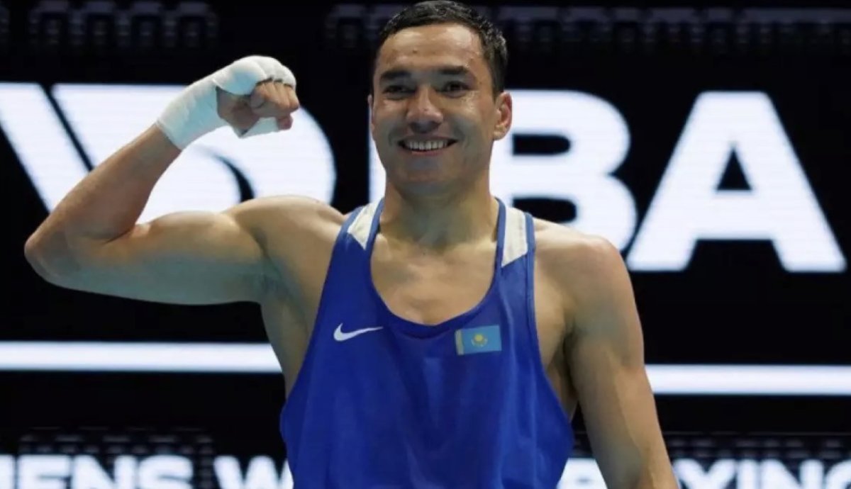 Казахстанский боксер досрочно выиграл бой за пояс WBC