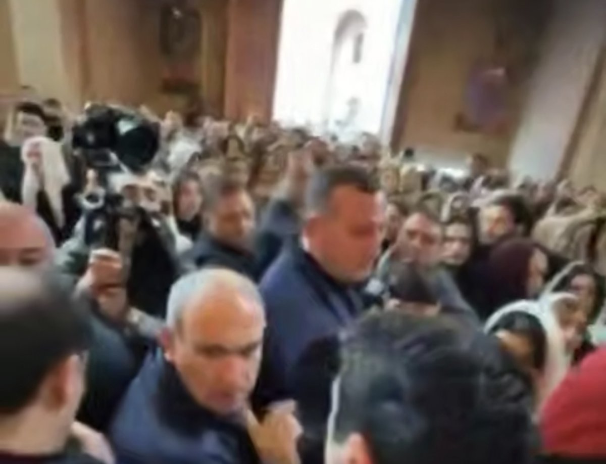 Премьера Армении Пашиняна пытались ударить в церкви