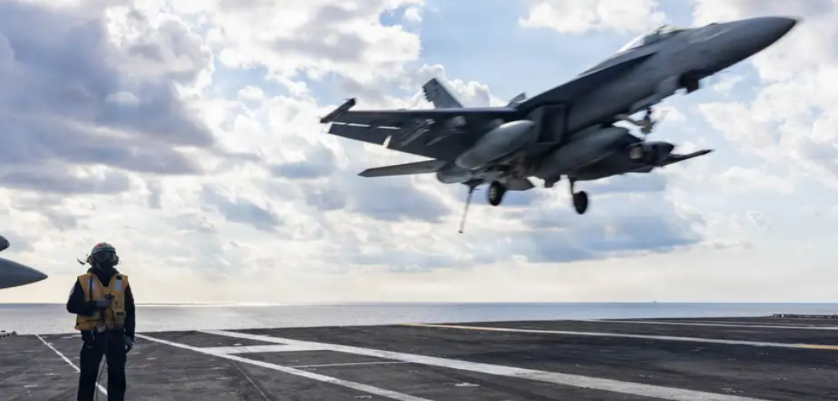 США подтвердили потерю боевого самолета в Иране