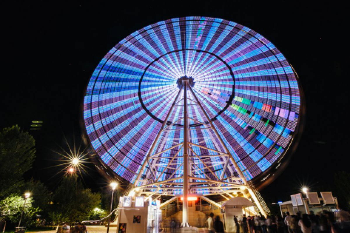 Колесо обозрения загорелось в Астане