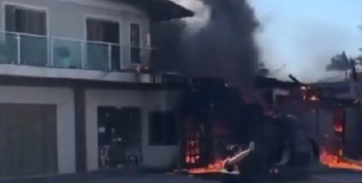 Самолет рухнул на кафе в Бразилии: есть погибшие и разрушения