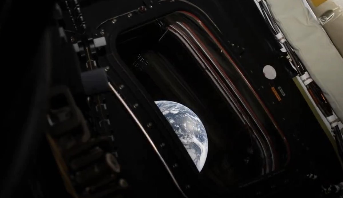 «Орион» с астронавтами приблизился к Луне