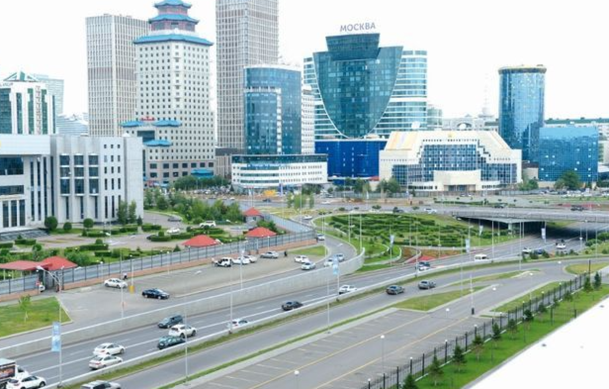 Перекрытия и заторы: полиция предупредила водителей Астаны