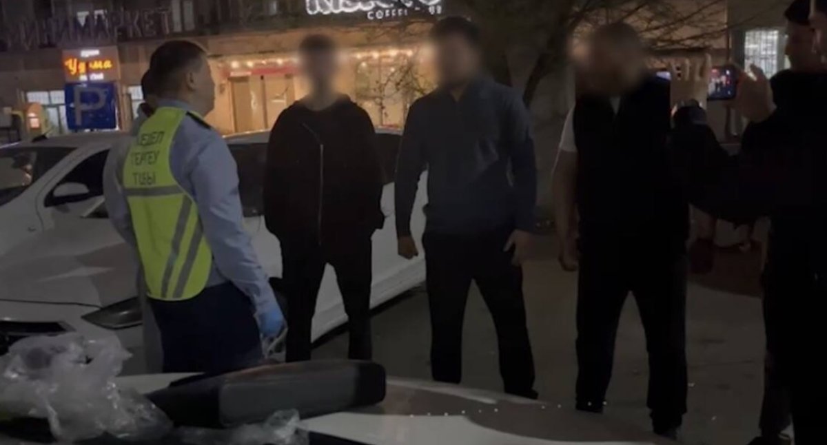 В машине алматинцев нашли наркотики на 25 млн тенге и оружие