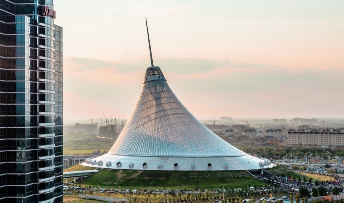 «Хан Шатыр» выставили на продажу? В сети появилось неожиданное объявление