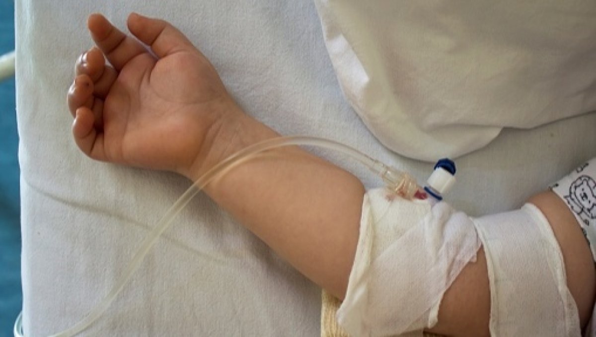 Кирпич упал на 3-летнего ребенка с крыши дома культуры в Карагандинской области