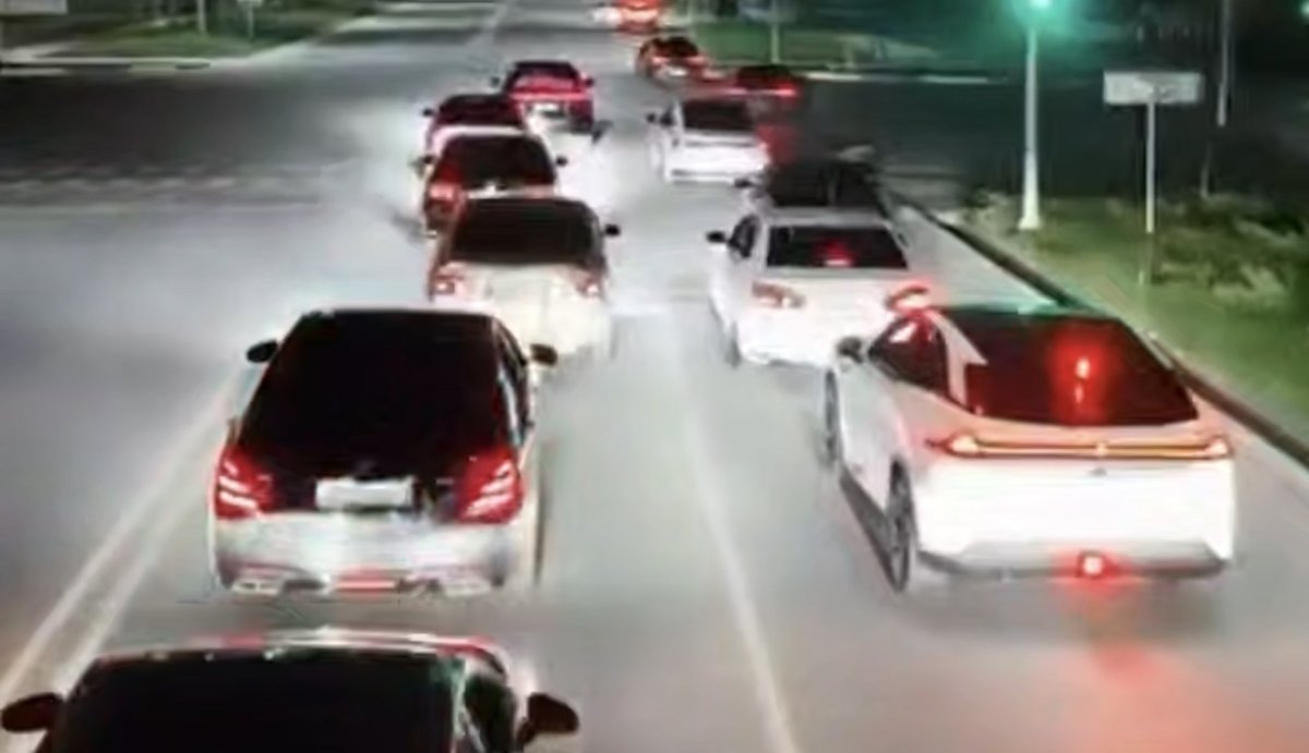 Свадебный кортеж устроил беспредел на дорогах Шымкента