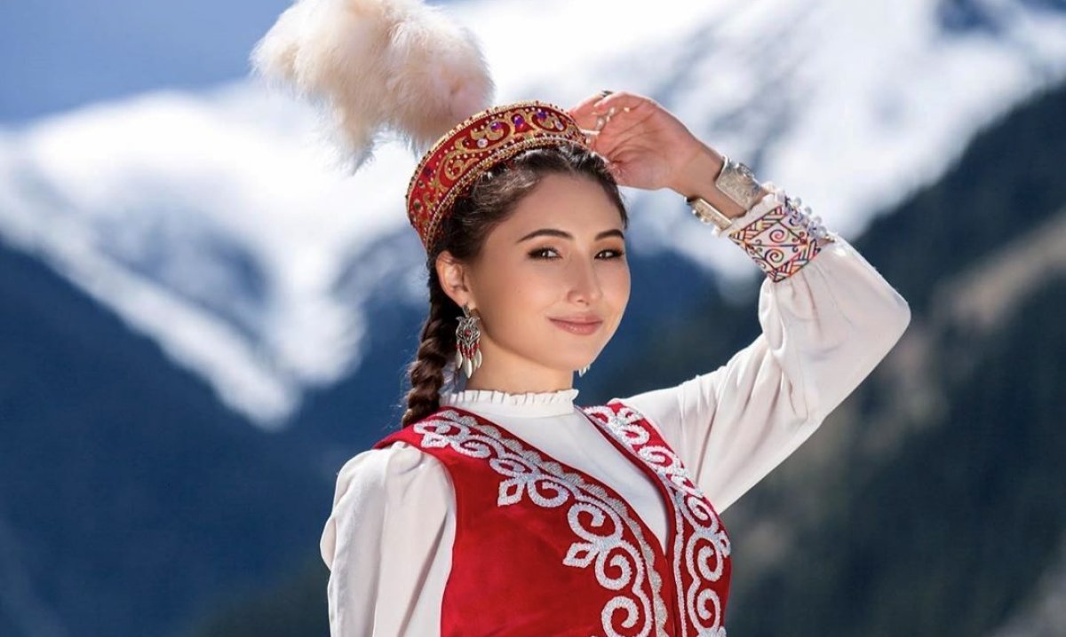 Казахская мода восхитила парижан