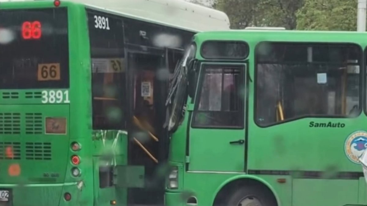 Подробности ДТП с участием двух автобусов сообщили в Алматы