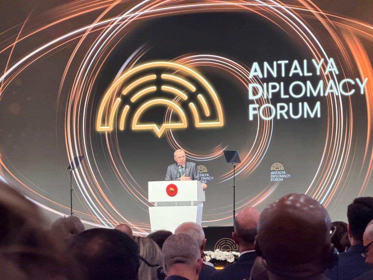 Ормузский пролив должен оставаться открытым для всех — Эрдоган