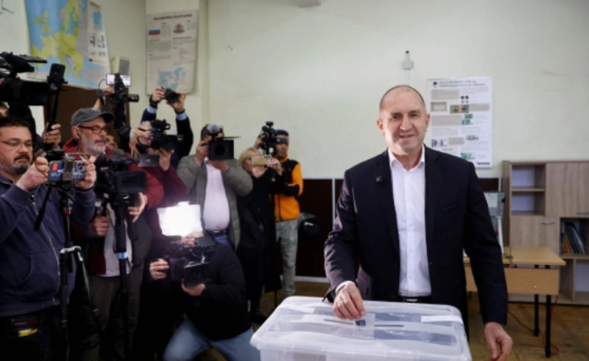 Коалиция Радева лидирует на выборах в Болгарии