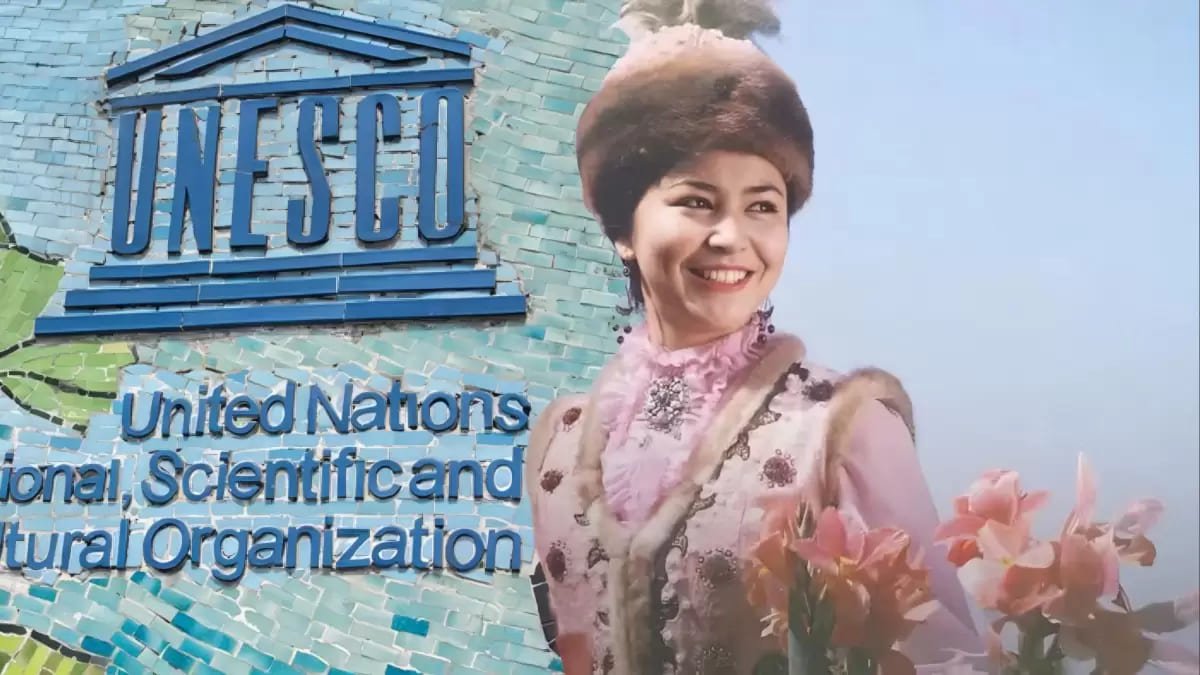 Экс-министр попросила Баян Алагузову передать камзол из «Қыз Жiбек» в музей