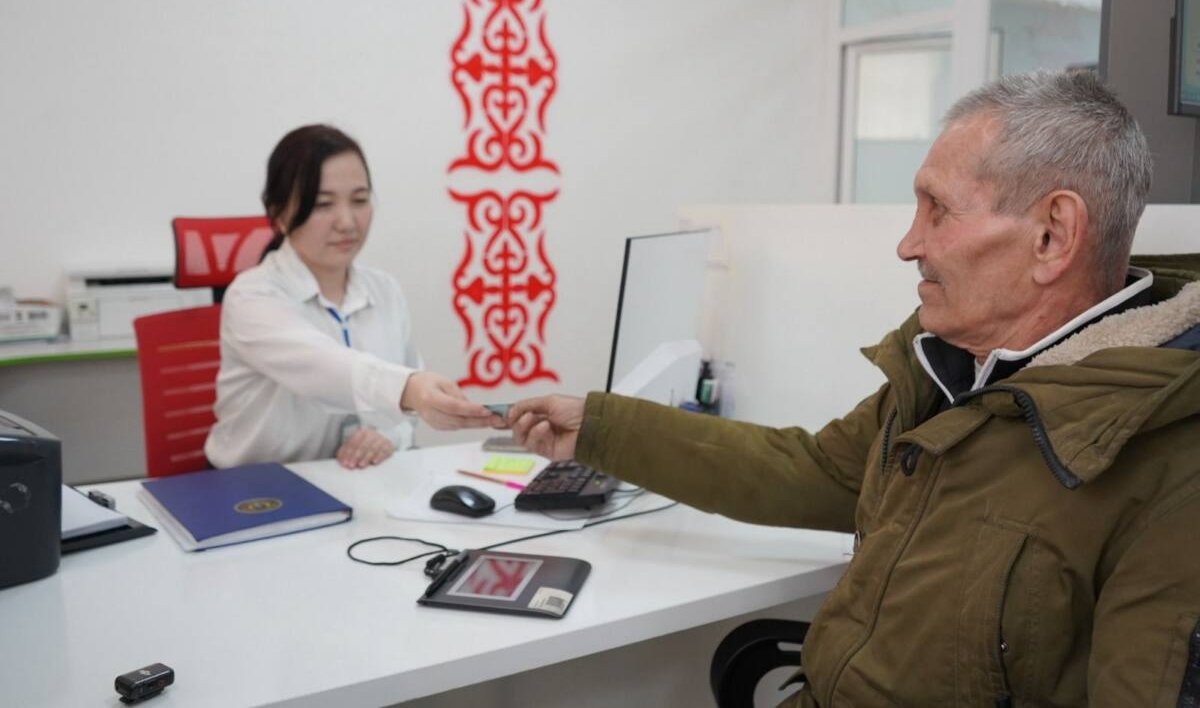 Украли даже советский паспорт: шахтер больше 30 лет прожил без документов