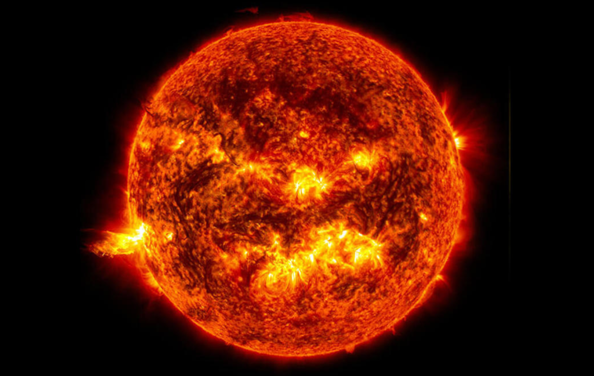 На Солнце произошли мощные вспышки впервые за недели