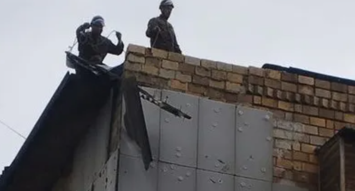 Шквальный ветер сорвал крыши и обрушил трубу в Карагандинской области