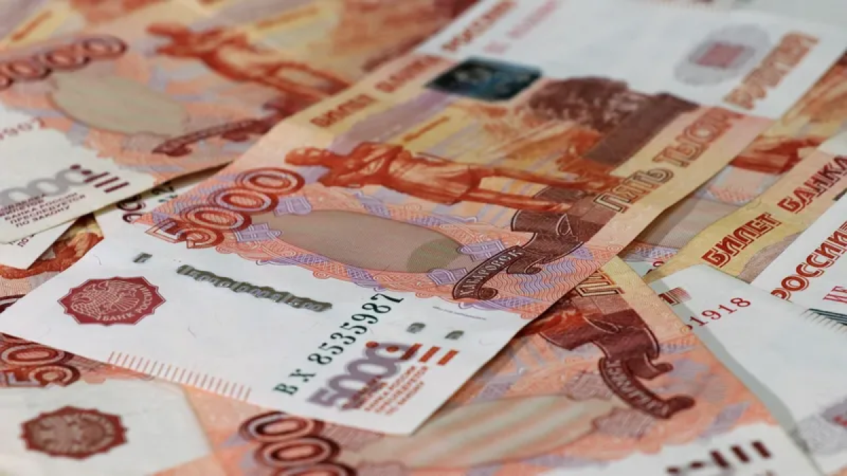 Казахстанцы снова скупают рубли, спрос вырос в семь раз