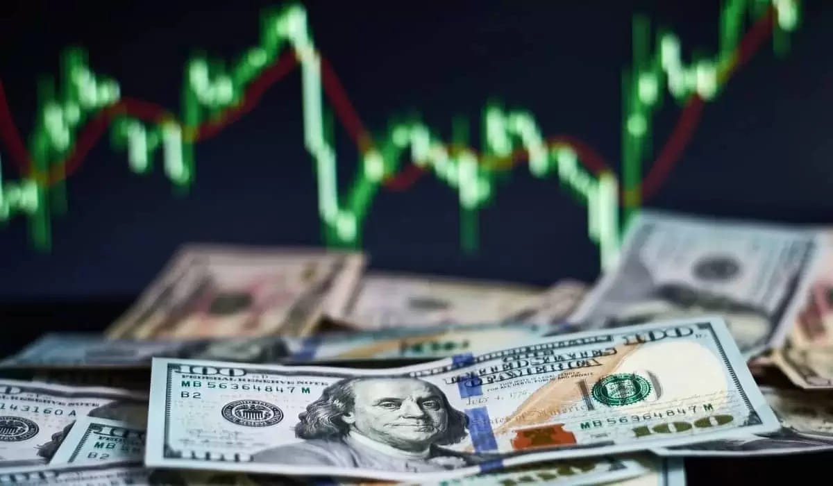 Доллар резко подешевел на торгах в Казахстане
