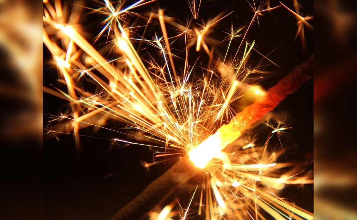 Салют в алматинском парке Ганди начал стрелять в людей