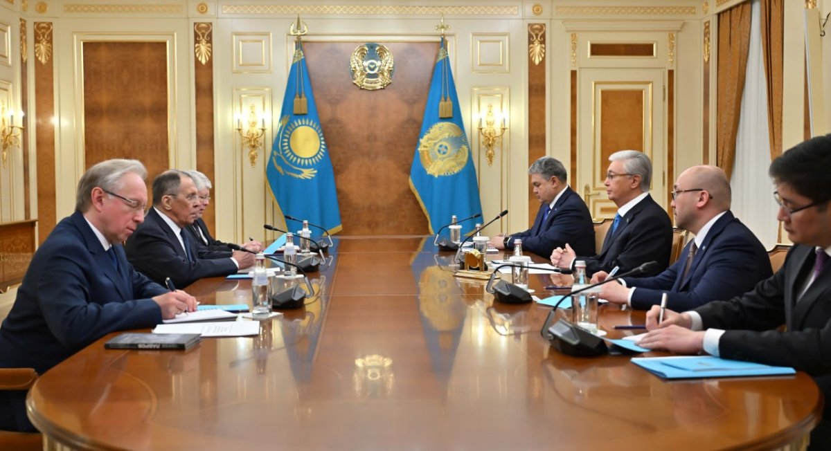 Токаев и Лавров обсудили предстоящий визит Путина в Астану