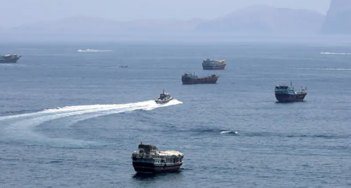 Иран снова перекрыл Ормузский пролив после ударов Израиля по Ливану