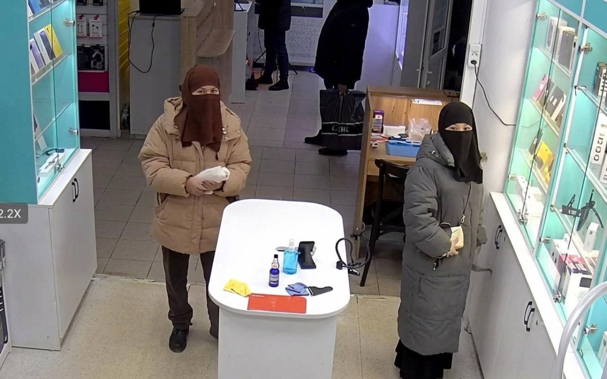 Никаб для прикрытия использовали воровки дорогих смартфонов в Актобе