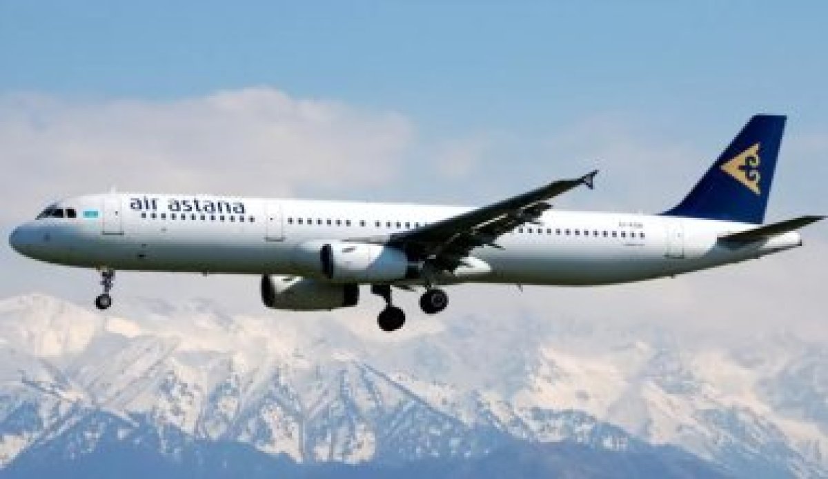 Самолет не смог приземлиться: пассажиры Air Astana не могут попасть в Астану
