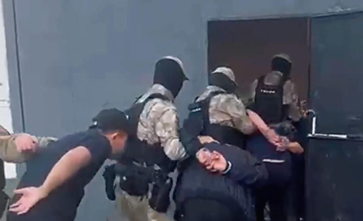 Мужчину затолкали в багажник и похитили после дорожного конфликта в Актобе