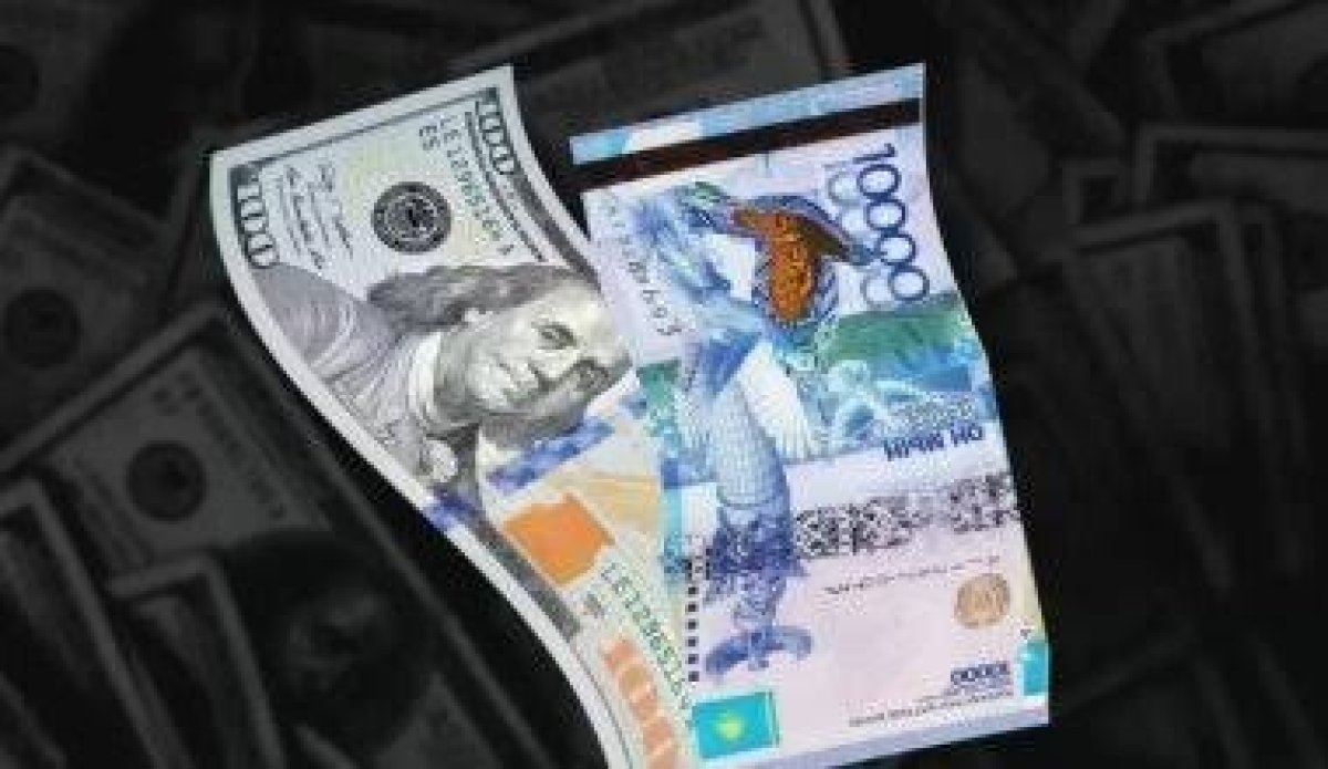 Доллар начал неделю с роста