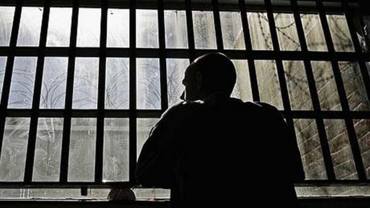 В колонии ВКО новичка заставляли платить за «спокойную жизнь»