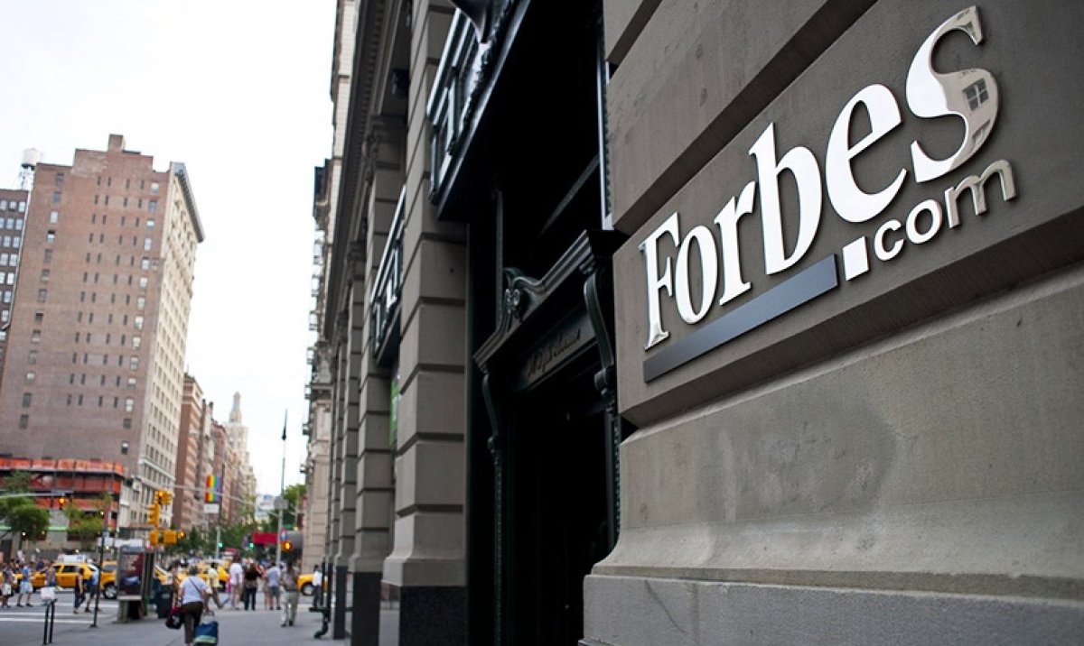 Скандал в Forbes: главреда уволили из-за получения миллионов долларов от партнёра