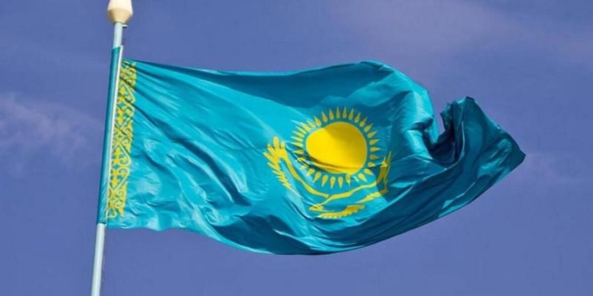 Выборы еще впереди, а Құрылтаев уже десять