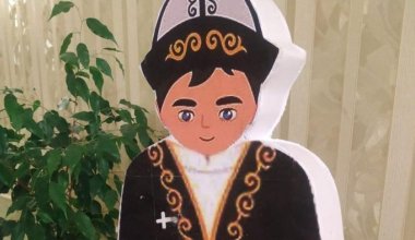Шымкентский школьник создал робота, который разливает кумыс и рассказывает о его пользе