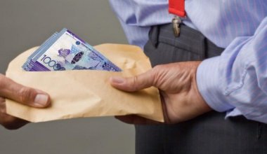 Преподавателя вуза поймали на взятке в Таразе