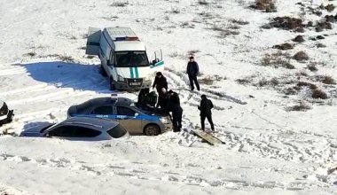Мужской труп нашли возле оживленной трассы Шымкента