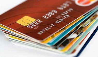 62 тысячи рублей потратил россиянин на получение двух карт казахстанских банков