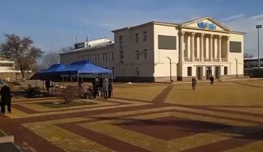 Селфи для отчёта: как проходят выборы в родовом районе Назарбаевых