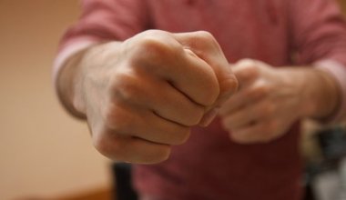 19-летние охранники избили жителя Усть-Каменогорска за то, что тот "не извинился"