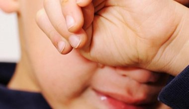 Мать решила продать своих маленьких детей в ЗКО