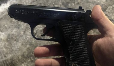 Мужчина разгуливал с "пистолетом" в руке в Талдыкоргане