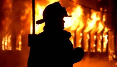 Жилой дом вспыхнул в предгорье Алматы