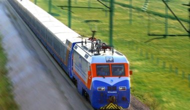 Девушку пытались изнасиловать в купе пассажирского поезда