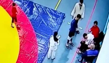 В ЗКО тренер спортшколы бил детей по голове
