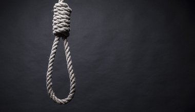 Уже висел на трубе: пожилой алматинец пытался покончить с собой
