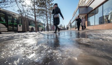 Осадки и гололёд парализовали движение автобусов в Петропавловске