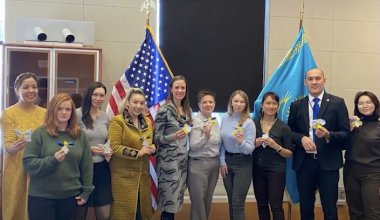Годовщина войны: как посольство США в Казахстане помогает украинским детям