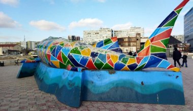 В Актау одна из главных достопримечательностей города гниет на берегу