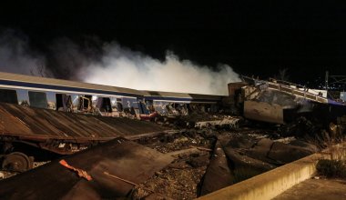 26 человек погибли при столкновении двух поездов в Греции