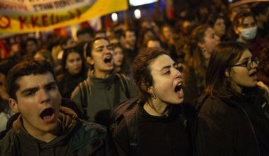 В Греции начались массовые протесты после катастрофы с поездами