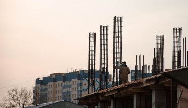 16-летний подросток погиб при падении с многоэтажки в Атырау